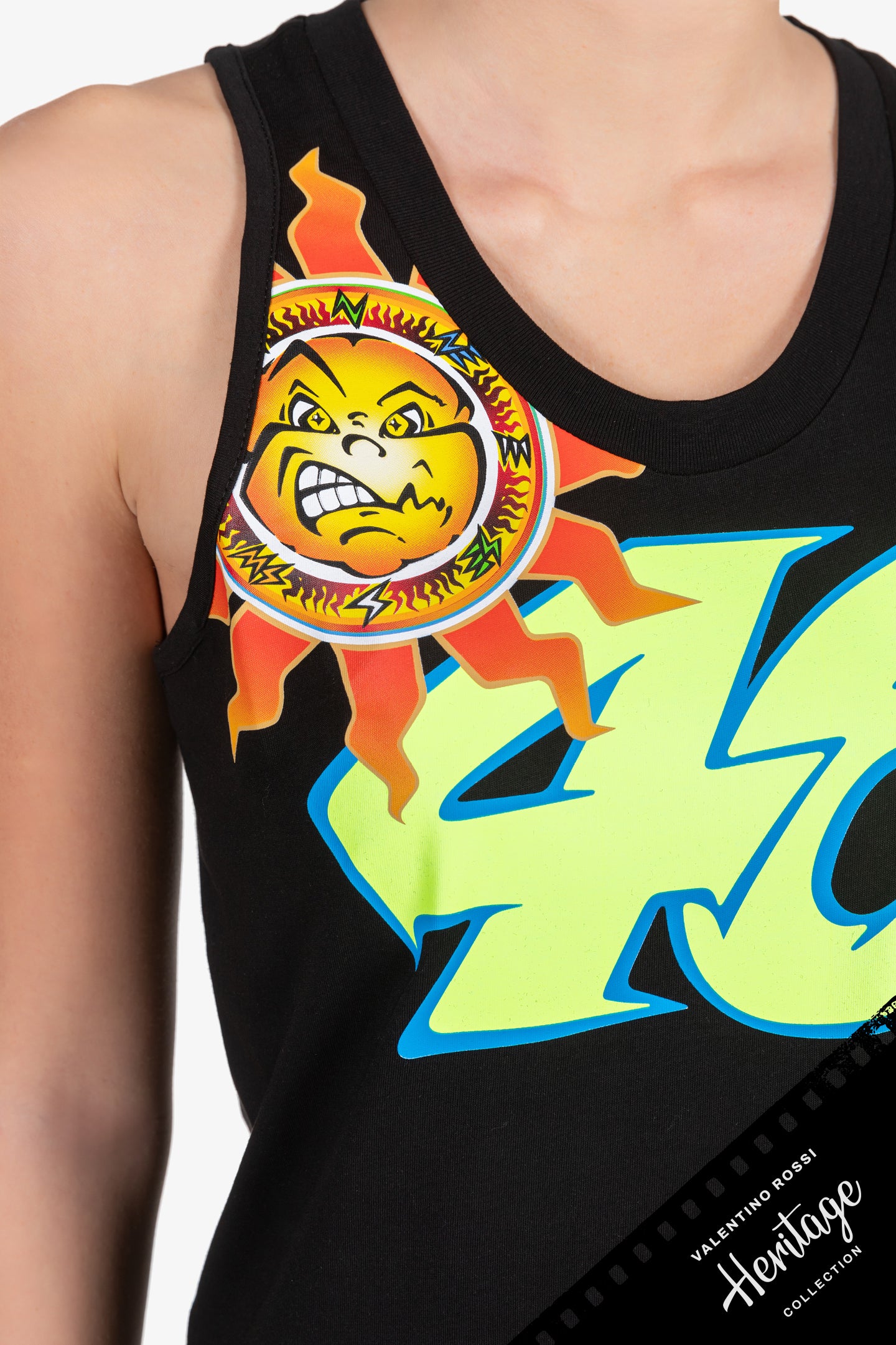 Valentino Rossi Classic Canotta Donna: L'icona Del Motociclismo In Un Capo Basic. 100% Cotone Traspirante, Con Loghi Davanti E Dietro. Perfetta Per I Veri Fan Di Vale.